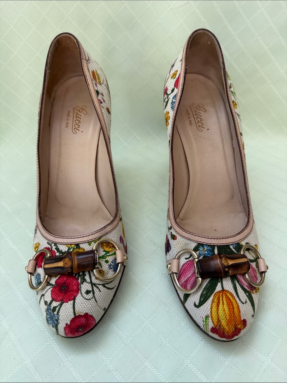 Vintage Gucci Cream Floral Canvas/Leather Pumps with Bamboo Horsebit in Front